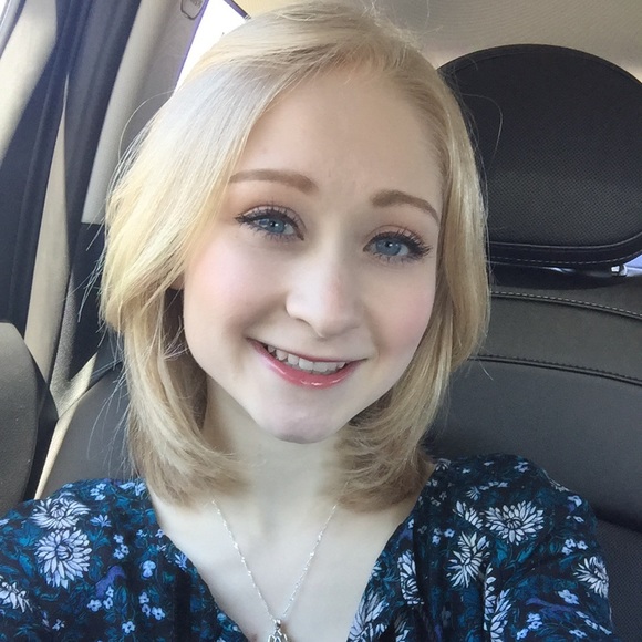 Meet your Posher, Alexis - Picture 1 of 1